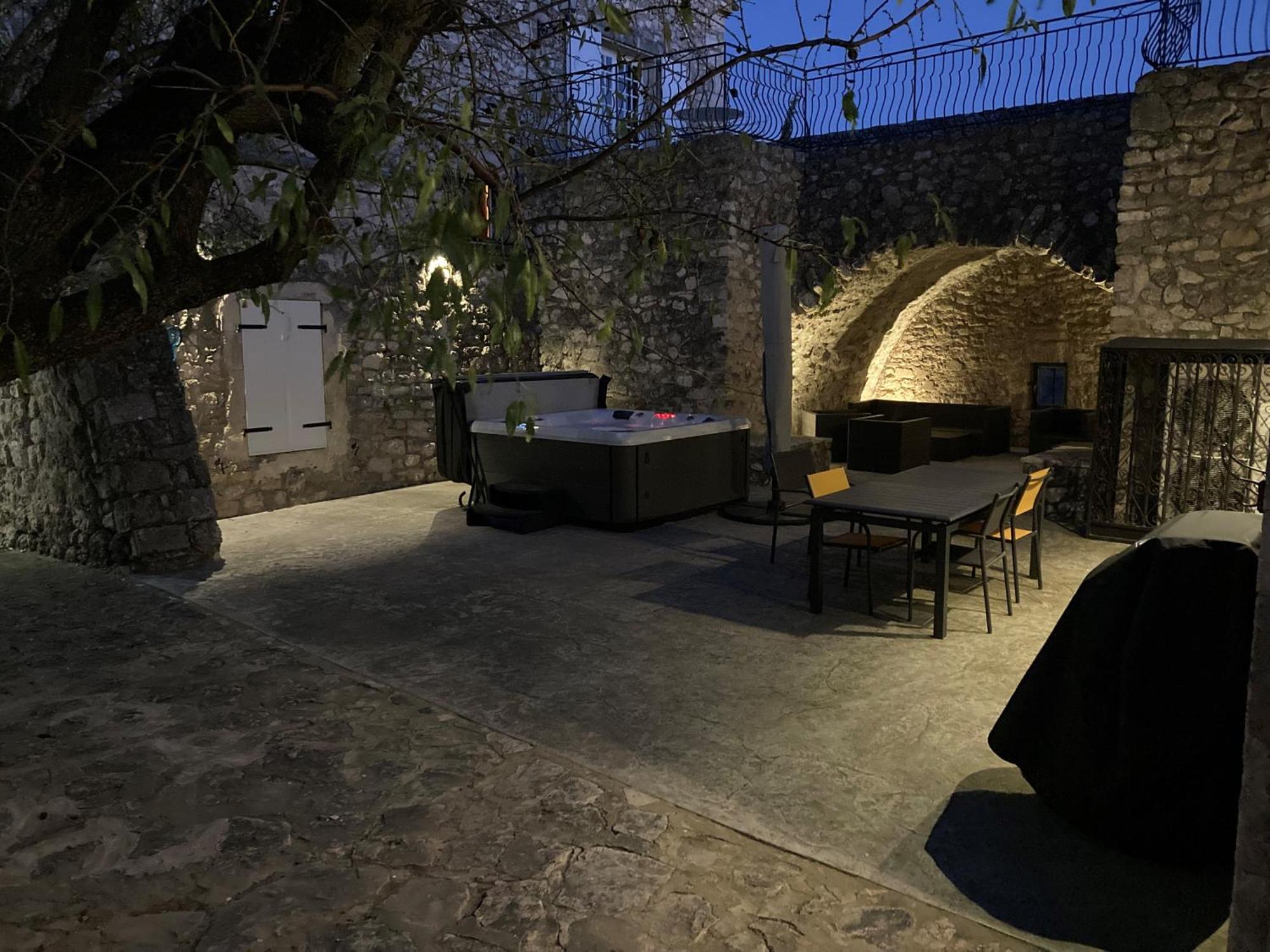 La Closerie D'Escalin Gite 12 Personnes Et Jacuzzi La Garde-Adhémar Екстериор снимка