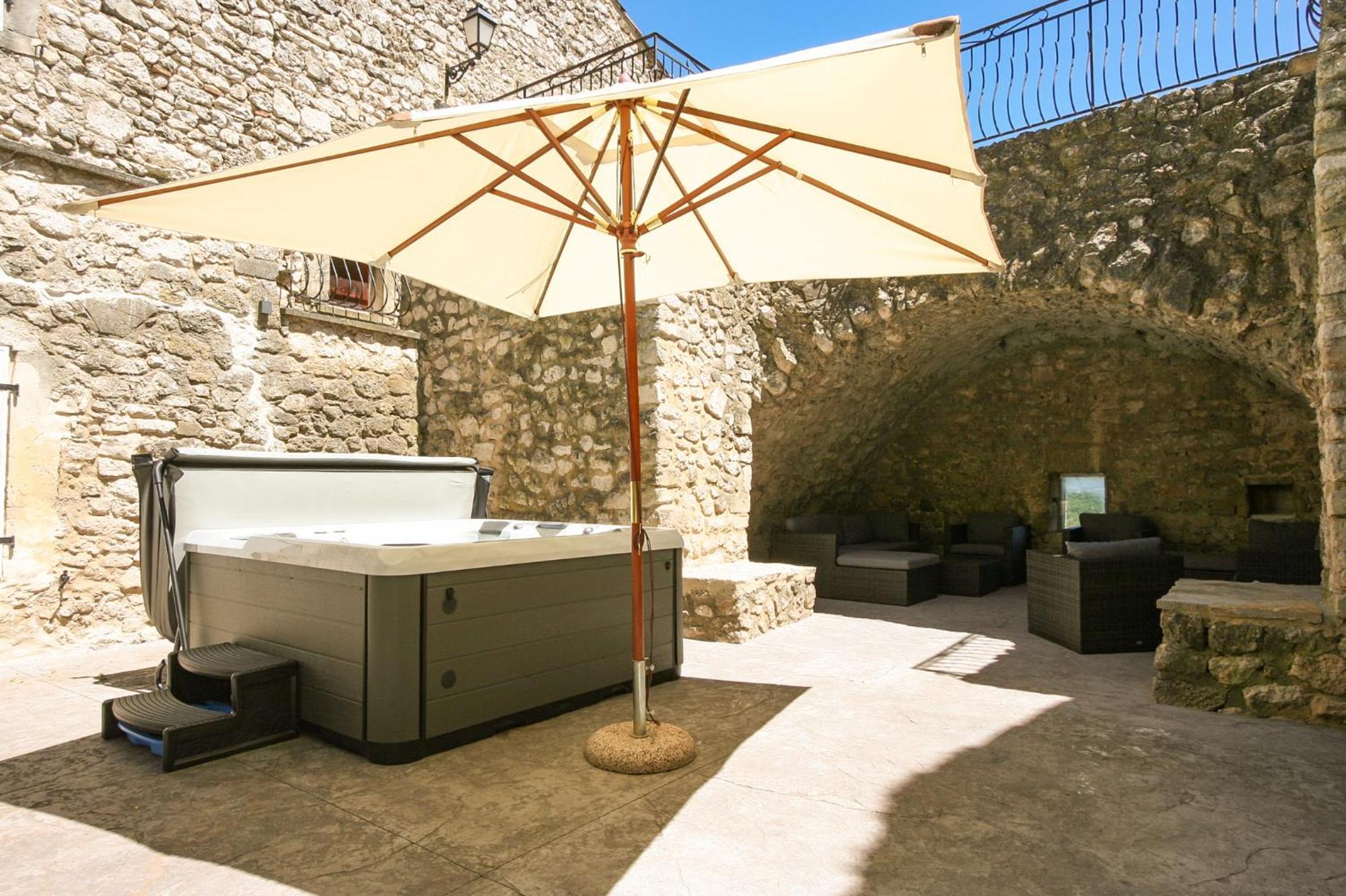 La Closerie D'Escalin Gite 12 Personnes Et Jacuzzi La Garde-Adhémar Екстериор снимка